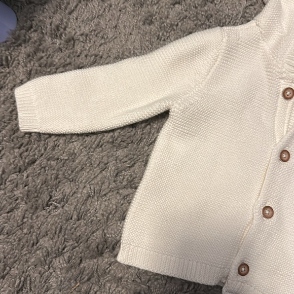 Carter’s White Baby Sweater With Bear Ears On Hoodie - Picture 2 of 11
